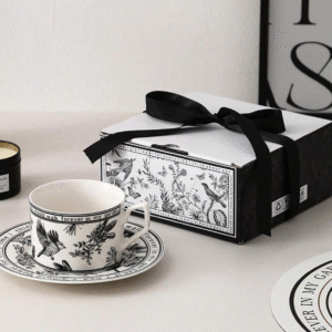 طقم كوب وصحن فاخر بنقشة نباتات وطيور